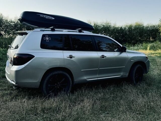 Серый Тойота Хайлендер, объемом двигателя 3.3 л и пробегом 260 тыс. км за 7600 $, фото 1 на Automoto.ua