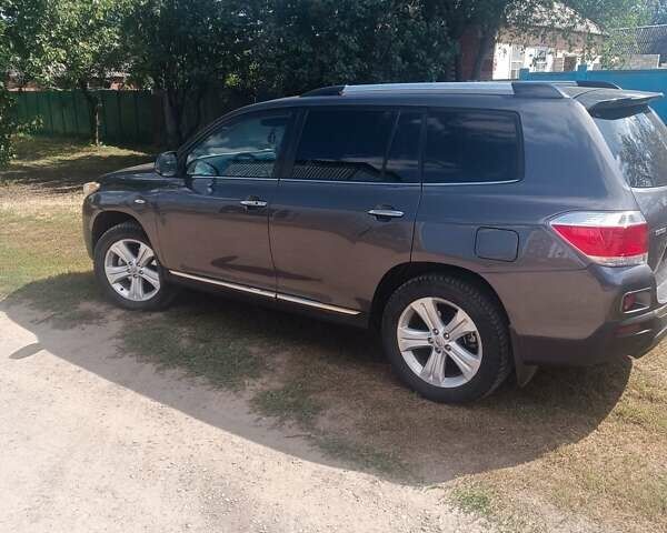 Серый Тойота Хайлендер, объемом двигателя 3.46 л и пробегом 290 тыс. км за 16000 $, фото 1 на Automoto.ua