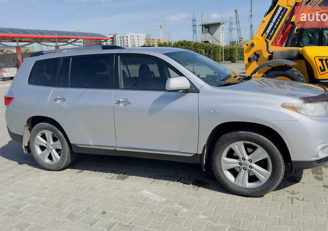 Серый Тойота Хайлендер, объемом двигателя 3.46 л и пробегом 340 тыс. км за 16000 $, фото 1 на Automoto.ua