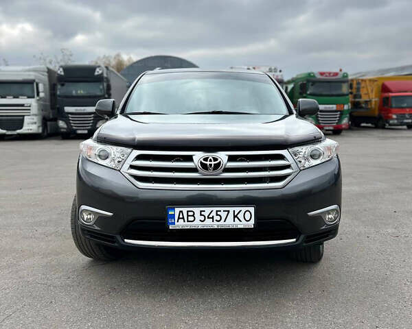 Серый Тойота Хайлендер, объемом двигателя 3.46 л и пробегом 146 тыс. км за 18500 $, фото 1 на Automoto.ua