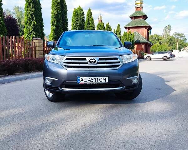 Сірий Тойота Хайлендер, об'ємом двигуна 3.46 л та пробігом 208 тис. км за 16650 $, фото 1 на Automoto.ua