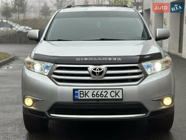 Серый Тойота Хайлендер, объемом двигателя 3.46 л и пробегом 290 тыс. км за 14999 $, фото 1 на Automoto.ua