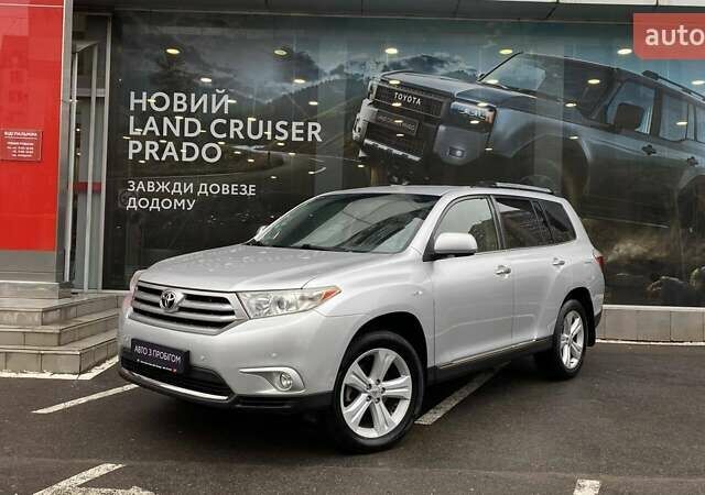 Серый Тойота Хайлендер, объемом двигателя 3.46 л и пробегом 204 тыс. км за 16619 $, фото 1 на Automoto.ua