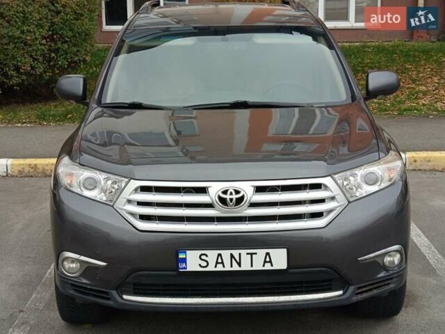 Сірий Тойота Хайлендер, об'ємом двигуна 3.46 л та пробігом 202 тис. км за 13000 $, фото 1 на Automoto.ua