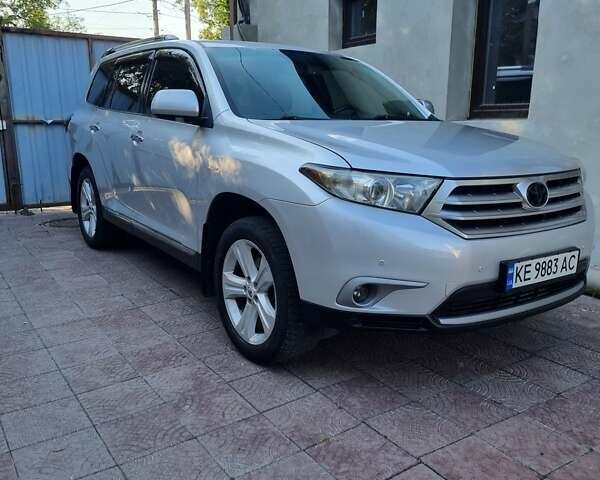 Серый Тойота Хайлендер, объемом двигателя 3.46 л и пробегом 265 тыс. км за 16400 $, фото 1 на Automoto.ua