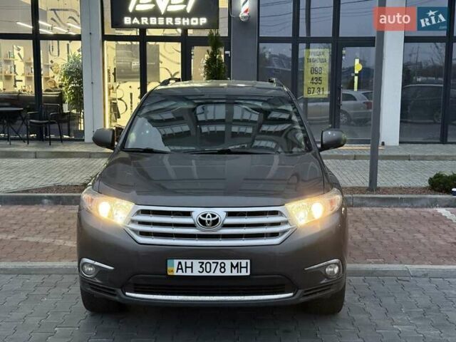 Серый Тойота Хайлендер, объемом двигателя 3.46 л и пробегом 205 тыс. км за 12700 $, фото 1 на Automoto.ua