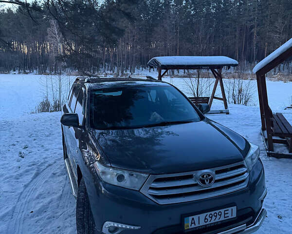 Серый Тойота Хайлендер, объемом двигателя 3.46 л и пробегом 215 тыс. км за 18000 $, фото 1 на Automoto.ua