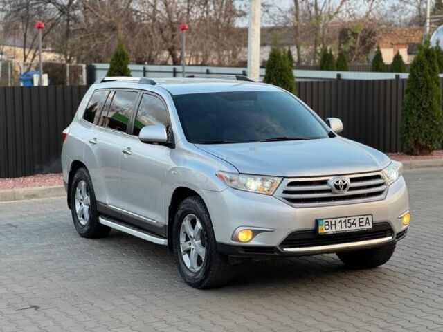 Серый Тойота Хайлендер, объемом двигателя 3.5 л и пробегом 206 тыс. км за 13800 $, фото 1 на Automoto.ua