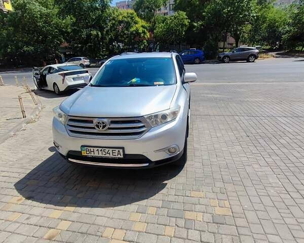 Сірий Тойота Хайлендер, об'ємом двигуна 3.46 л та пробігом 205 тис. км за 12600 $, фото 1 на Automoto.ua