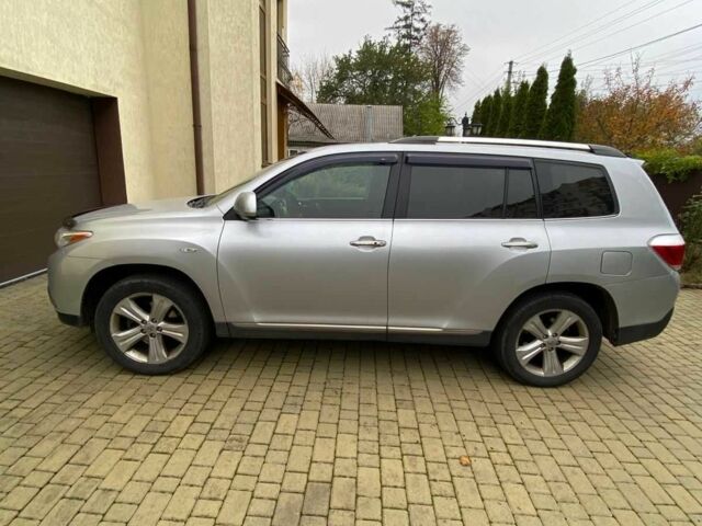 Серый Тойота Хайлендер, объемом двигателя 0 л и пробегом 158 тыс. км за 15200 $, фото 1 на Automoto.ua