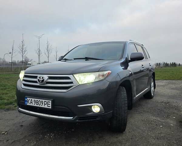 Сірий Тойота Хайлендер, об'ємом двигуна 3.5 л та пробігом 268 тис. км за 17000 $, фото 1 на Automoto.ua
