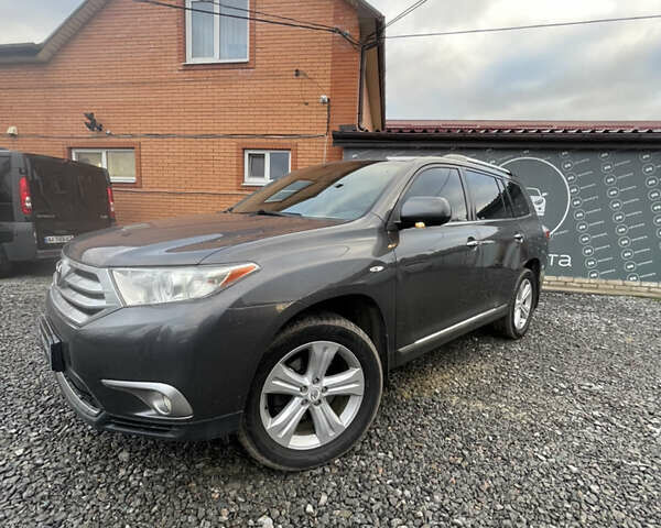 Серый Тойота Хайлендер, объемом двигателя 3.46 л и пробегом 285 тыс. км за 14200 $, фото 1 на Automoto.ua