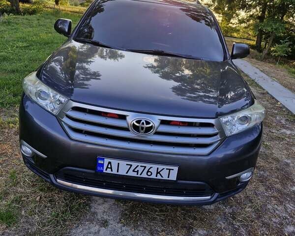 Серый Тойота Хайлендер, объемом двигателя 3.46 л и пробегом 142 тыс. км за 16900 $, фото 1 на Automoto.ua