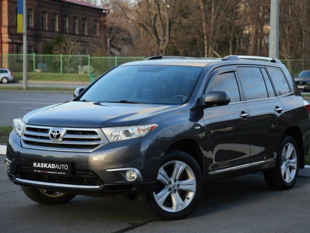 Серый Тойота Хайлендер, объемом двигателя 3.5 л и пробегом 134 тыс. км за 18900 $, фото 1 на Automoto.ua