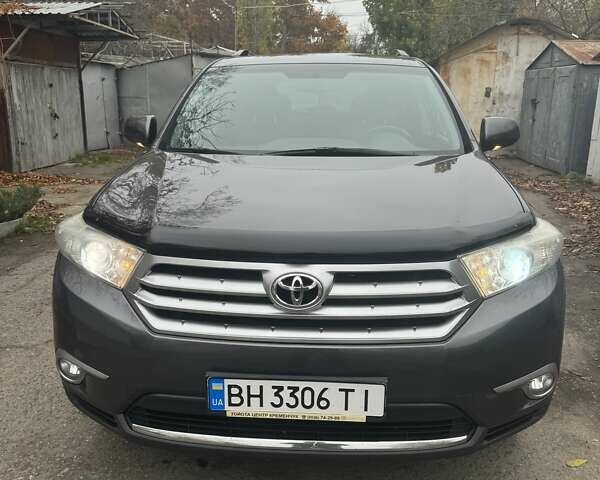 Серый Тойота Хайлендер, объемом двигателя 3.46 л и пробегом 180 тыс. км за 17600 $, фото 1 на Automoto.ua