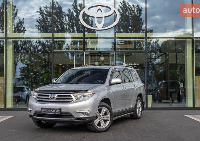Серый Тойота Хайлендер, объемом двигателя 3.46 л и пробегом 206 тыс. км за 18080 $, фото 1 на Automoto.ua