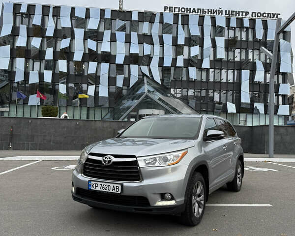 Сірий Тойота Хайлендер, об'ємом двигуна 2.67 л та пробігом 300 тис. км за 18500 $, фото 1 на Automoto.ua