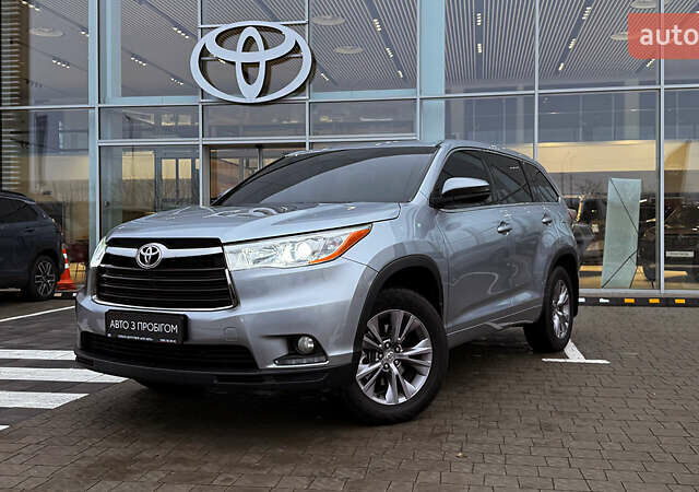 Серый Тойота Хайлендер, объемом двигателя 2.67 л и пробегом 195 тыс. км за 22200 $, фото 1 на Automoto.ua