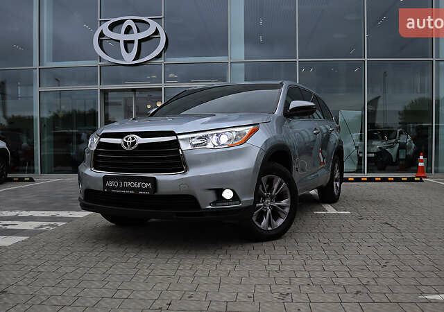Серый Тойота Хайлендер, объемом двигателя 2.67 л и пробегом 195 тыс. км за 22900 $, фото 1 на Automoto.ua