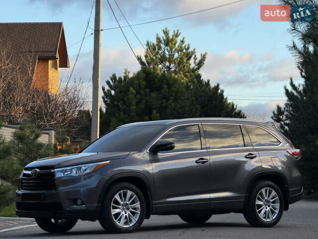 Серый Тойота Хайлендер, объемом двигателя 3.5 л и пробегом 132 тыс. км за 23200 $, фото 1 на Automoto.ua