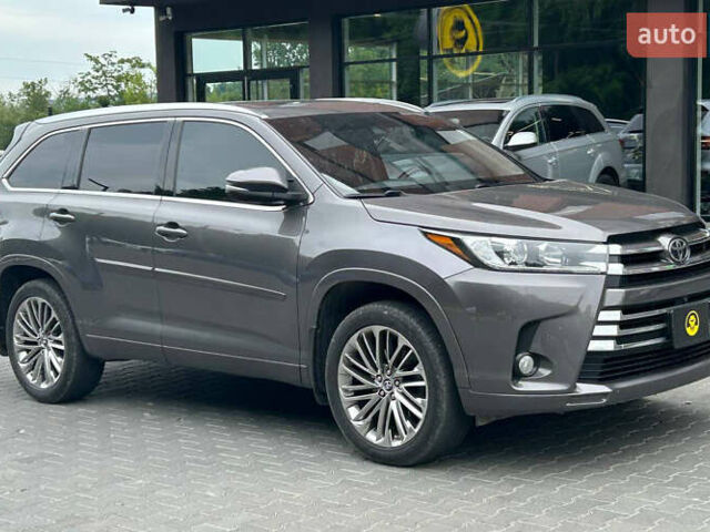 Серый Тойота Хайлендер, объемом двигателя 3.46 л и пробегом 110 тыс. км за 27700 $, фото 1 на Automoto.ua