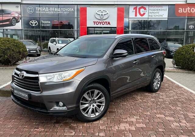Серый Тойота Хайлендер, объемом двигателя 2.67 л и пробегом 253 тыс. км за 21900 $, фото 1 на Automoto.ua