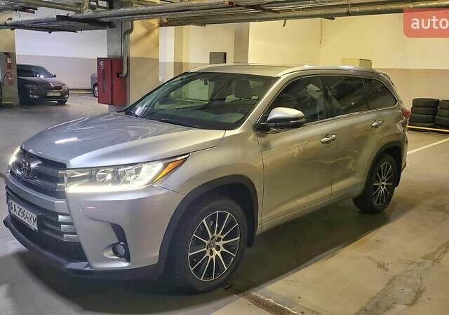 Сірий Тойота Хайлендер, об'ємом двигуна 3.46 л та пробігом 62 тис. км за 33000 $, фото 1 на Automoto.ua