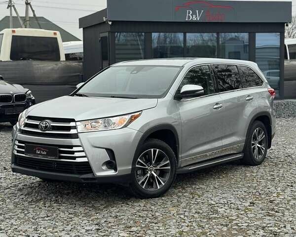 Сірий Тойота Хайлендер, об'ємом двигуна 2.67 л та пробігом 121 тис. км за 26000 $, фото 1 на Automoto.ua