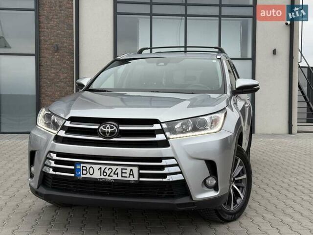 Серый Тойота Хайлендер, объемом двигателя 3.46 л и пробегом 120 тыс. км за 27900 $, фото 1 на Automoto.ua