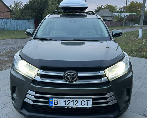 Сірий Тойота Хайлендер, об'ємом двигуна 3.46 л та пробігом 125 тис. км за 25400 $, фото 1 на Automoto.ua