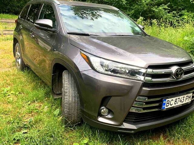 Серый Тойота Хайлендер, объемом двигателя 3.5 л и пробегом 77 тыс. км за 30000 $, фото 1 на Automoto.ua