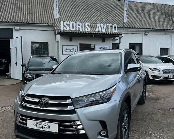 Тойота Хайлендер 2018 в Чернигове на Automoto.ua Серый Тойота Хайлендер, объемом двигателя 3.46 л и пробегом 58 тыс. км за 29999 $, фото 1 на Automoto.ua