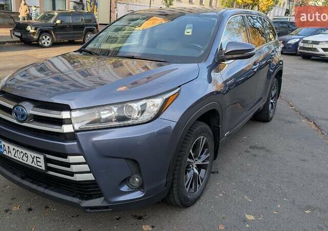 Сірий Тойота Хайлендер, об'ємом двигуна 3.5 л та пробігом 188 тис. км за 25000 $, фото 1 на Automoto.ua