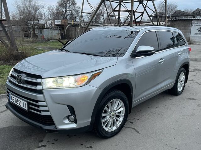 Сірий Тойота Хайлендер, об'ємом двигуна 3.5 л та пробігом 110 тис. км за 28000 $, фото 1 на Automoto.ua