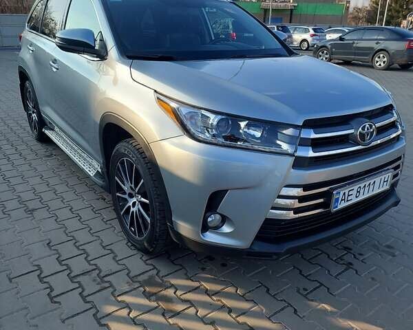 Серый Тойота Хайлендер, объемом двигателя 3.46 л и пробегом 159 тыс. км за 28500 $, фото 1 на Automoto.ua
