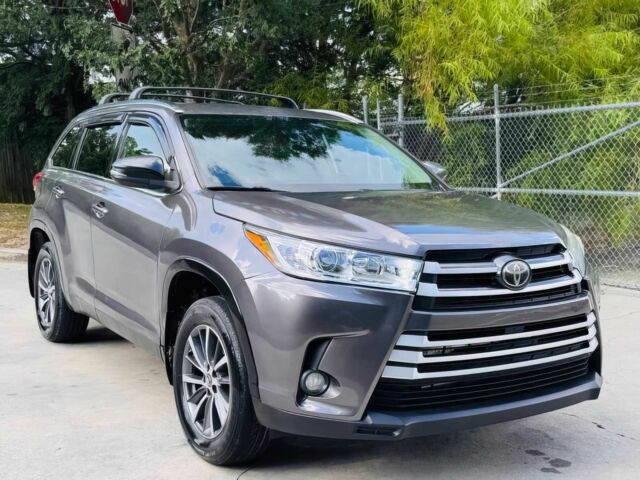 Серый Тойота Хайлендер, объемом двигателя 3.5 л и пробегом 32 тыс. км за 14800 $, фото 1 на Automoto.ua