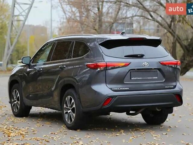 Серый Тойота Хайлендер, объемом двигателя 3.5 л и пробегом 106 тыс. км за 33500 $, фото 1 на Automoto.ua