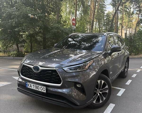 Тойота Хайлендер 2021 в Киеве на Automoto.ua Серый Тойота Хайлендер, объемом двигателя 2.49 л и пробегом 40 тыс. км за 44500 $, фото 1 на Automoto.ua