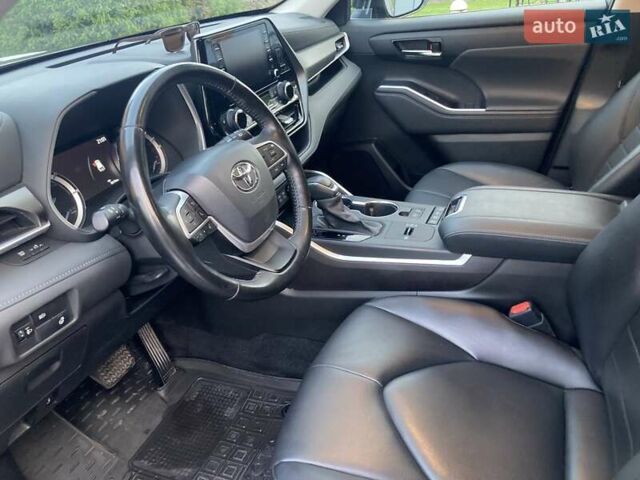 Серый Тойота Хайлендер, объемом двигателя 2.49 л и пробегом 55 тыс. км за 52700 $, фото 1 на Automoto.ua