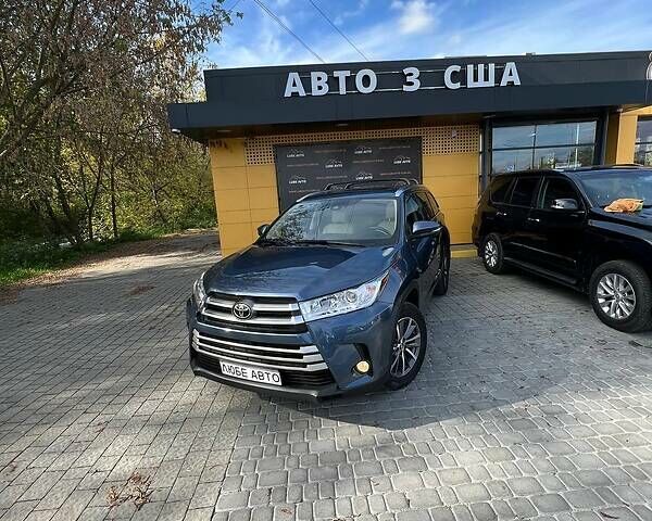 Синий Тойота Хайлендер, объемом двигателя 0.04 л и пробегом 60 тыс. км за 27000 $, фото 1 на Automoto.ua