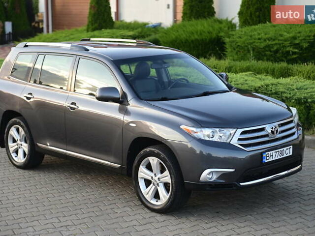 Синий Тойота Хайлендер, объемом двигателя 3.5 л и пробегом 241 тыс. км за 18500 $, фото 1 на Automoto.ua