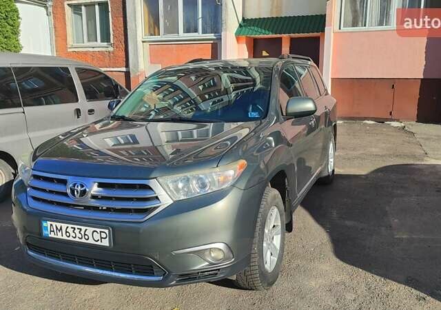 Зеленый Тойота Хайлендер, объемом двигателя 3.46 л и пробегом 275 тыс. км за 15200 $, фото 1 на Automoto.ua