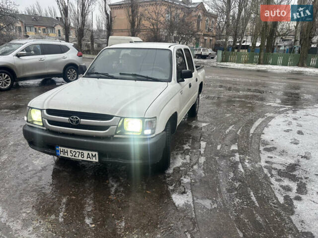 Белый Тойота Хайлюкс, объемом двигателя 2.45 л и пробегом 850 тыс. км за 8850 $, фото 1 на Automoto.ua