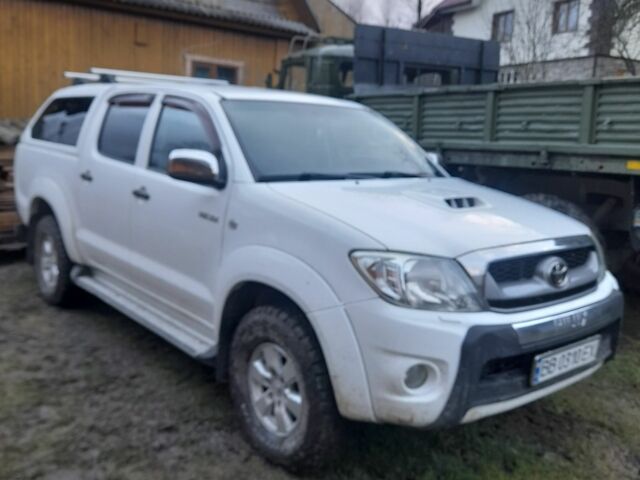 Белый Тойота Хайлюкс, объемом двигателя 2.5 л и пробегом 231 тыс. км за 16700 $, фото 1 на Automoto.ua