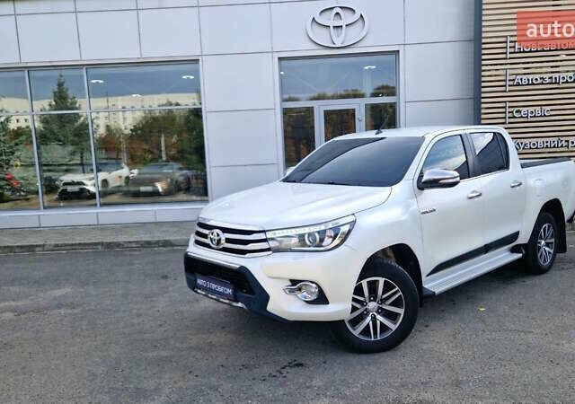 Белый Тойота Хайлюкс, объемом двигателя 2.76 л и пробегом 305 тыс. км за 25448 $, фото 1 на Automoto.ua