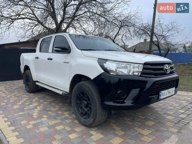 Білий Тойота Хайлюкс, об'ємом двигуна 2.4 л та пробігом 259 тис. км за 20500 $, фото 1 на Automoto.ua