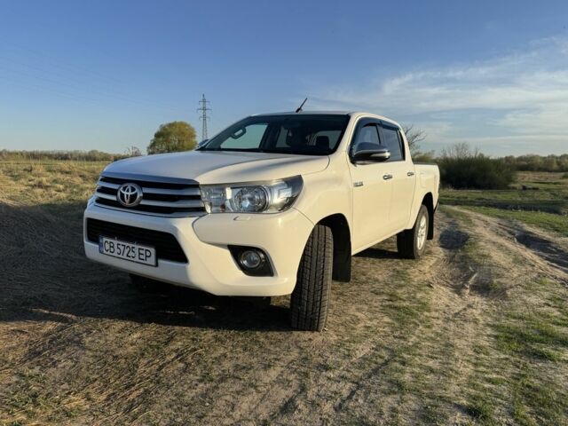 Белый Тойота Хайлюкс, объемом двигателя 2.4 л и пробегом 350 тыс. км за 20500 $, фото 1 на Automoto.ua