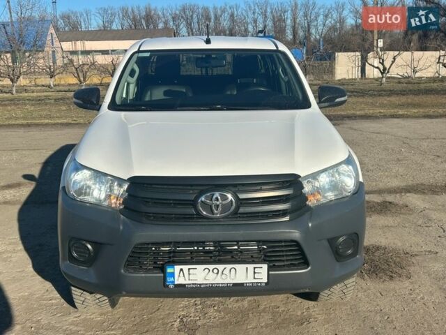 Білий Тойота Хайлюкс, об'ємом двигуна 2.39 л та пробігом 352 тис. км за 22200 $, фото 1 на Automoto.ua