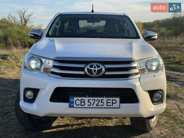 Белый Тойота Хайлюкс, объемом двигателя 2.39 л и пробегом 343 тыс. км за 21500 $, фото 1 на Automoto.ua