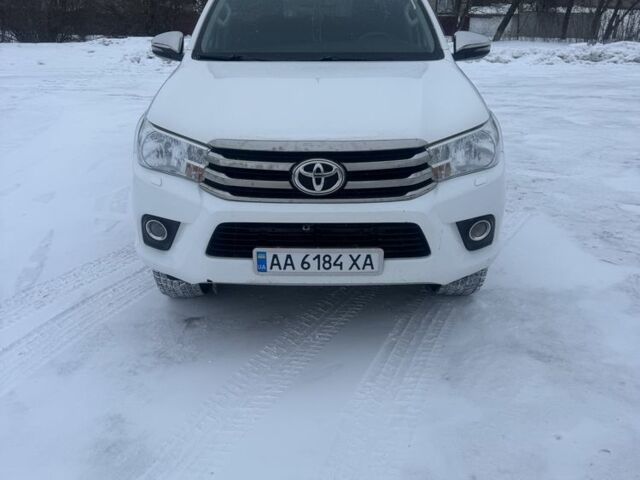 Белый Тойота Хайлюкс, объемом двигателя 2.4 л и пробегом 390 тыс. км за 23500 $, фото 1 на Automoto.ua